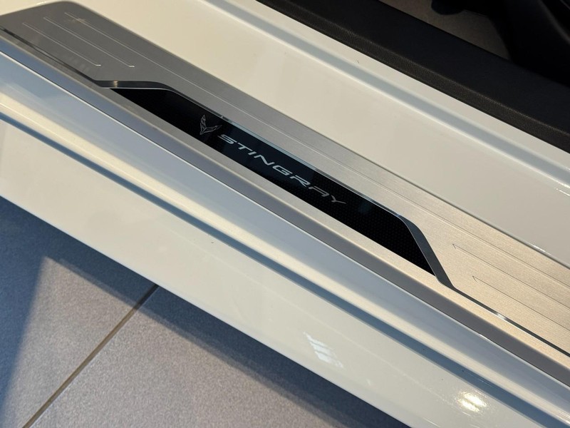 Chevrolet Corvette Vehicle Image 17