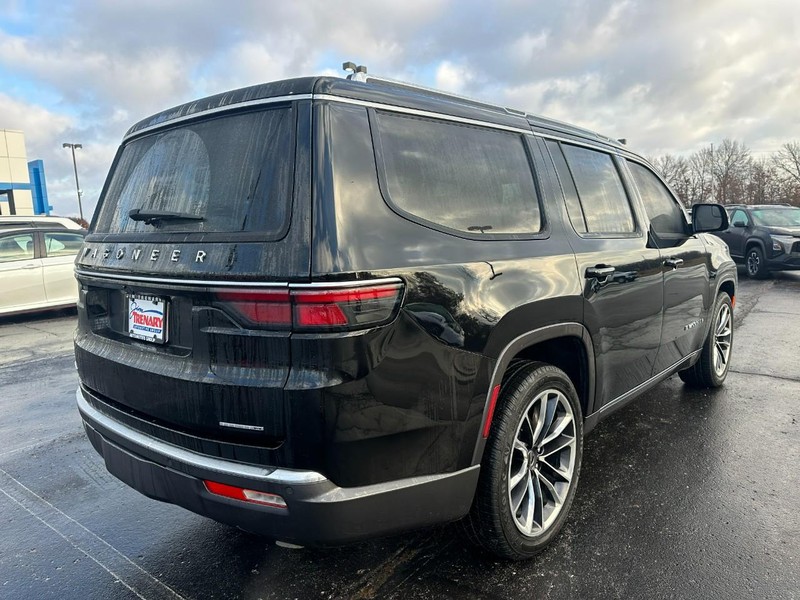 Jeep Wagoneer Vehicle Image 03