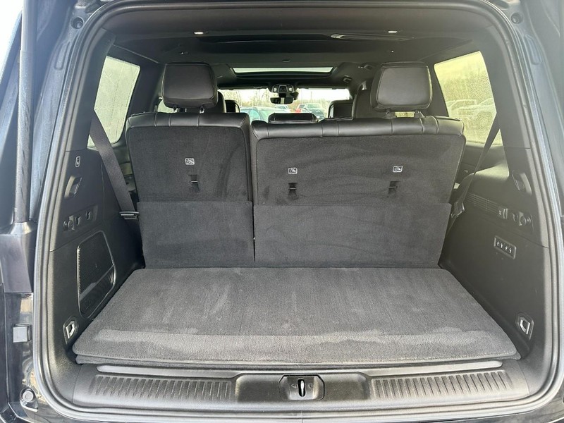 Jeep Wagoneer Vehicle Image 05