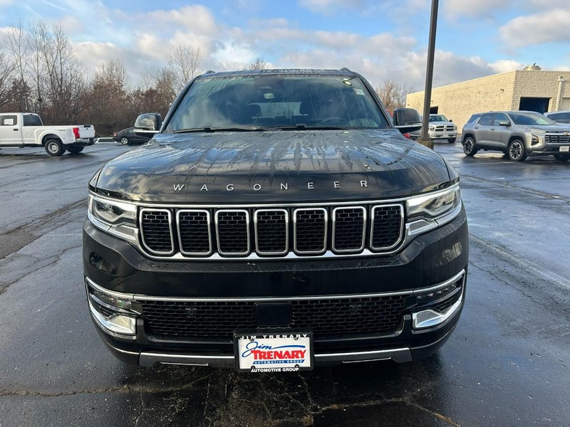 Jeep Wagoneer Vehicle Image 09