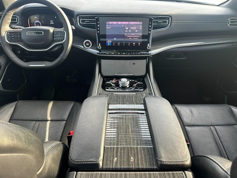 Jeep Wagoneer Vehicle Image 14