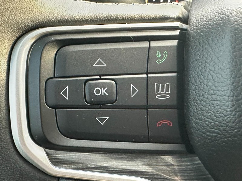 Jeep Wagoneer Vehicle Image 22