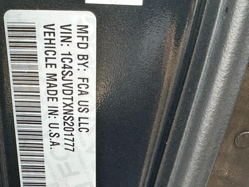 Jeep Wagoneer Vehicle Image 27