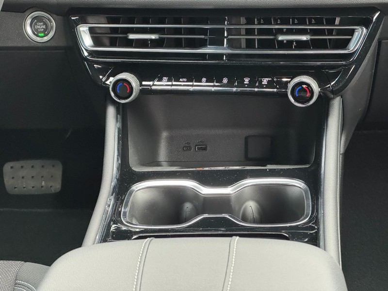 Chevrolet Traverse Vehicle Image 10