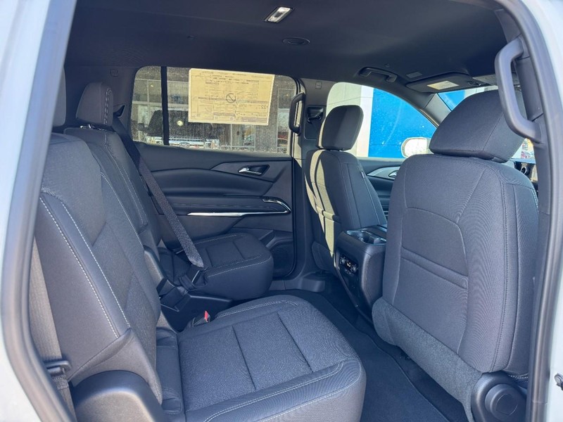 Chevrolet Traverse Vehicle Image 05