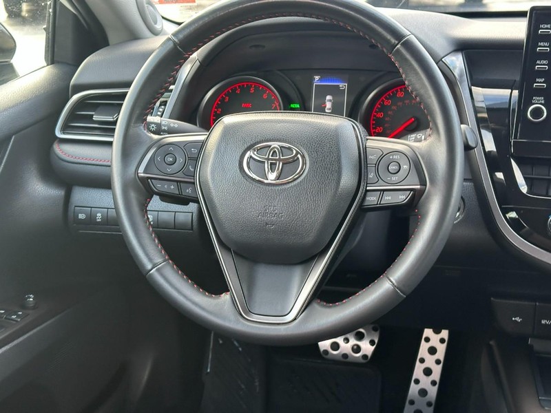 Toyota Camry Vehicle Image 12