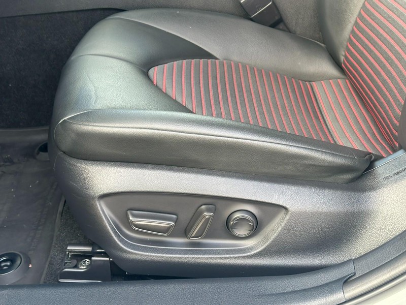 Toyota Camry Vehicle Image 16