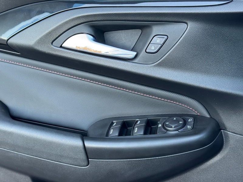 Chevrolet TrailBlazer Vehicle Image 24