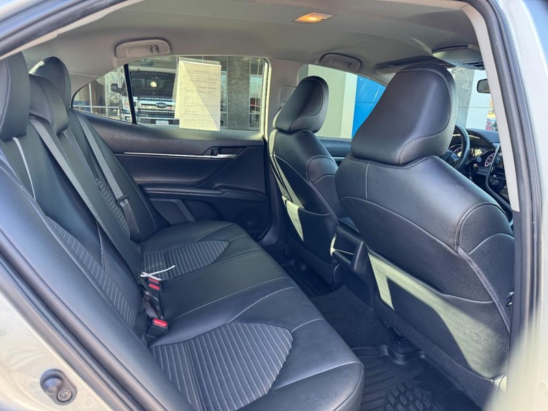 Toyota Camry Vehicle Image 09