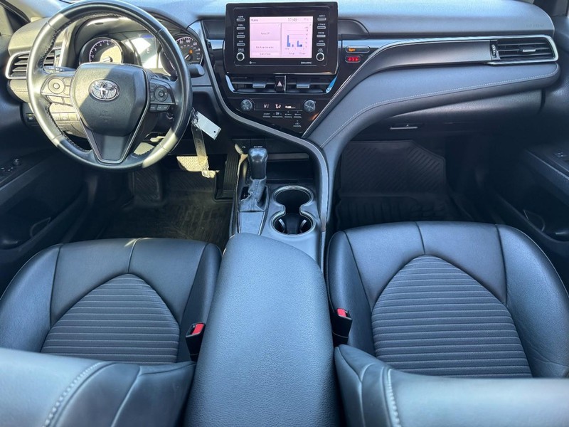 Toyota Camry Vehicle Image 10