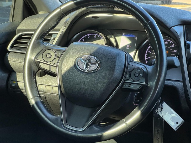 Toyota Camry Vehicle Image 11