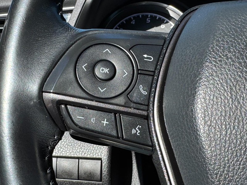 Toyota Camry Vehicle Image 16