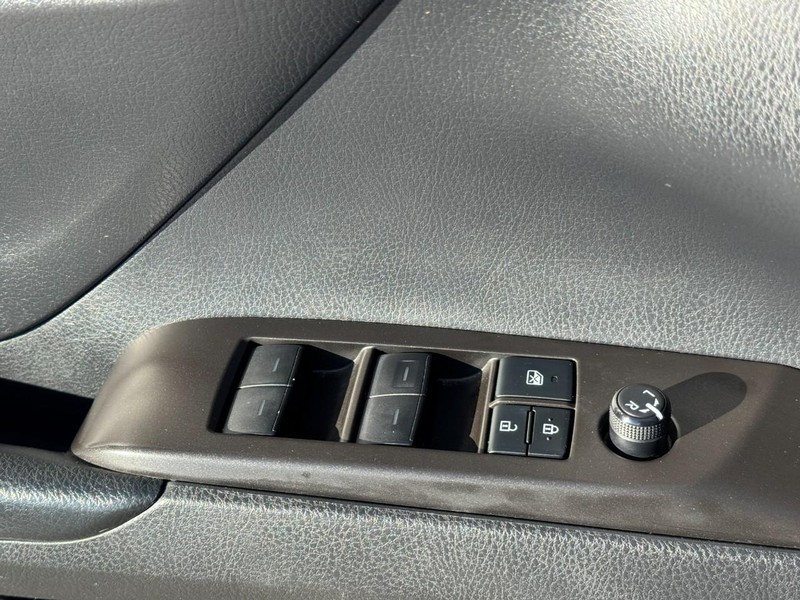 Toyota Camry Vehicle Image 21