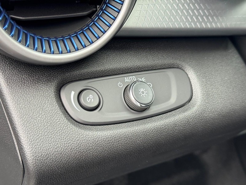 Chevrolet Trax Vehicle Image 12