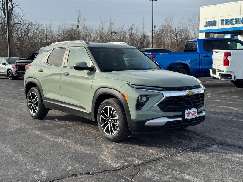 Chevrolet TrailBlazer Vehicle Image 02