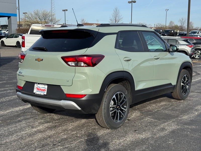 Chevrolet TrailBlazer Vehicle Image 03