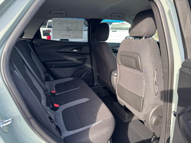 Chevrolet TrailBlazer Vehicle Image 05