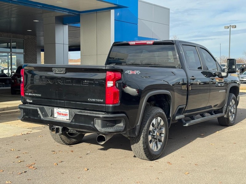 Chevrolet Silverado 2500HD Vehicle Image 03