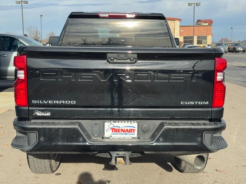 Chevrolet Silverado 2500HD Vehicle Image 05