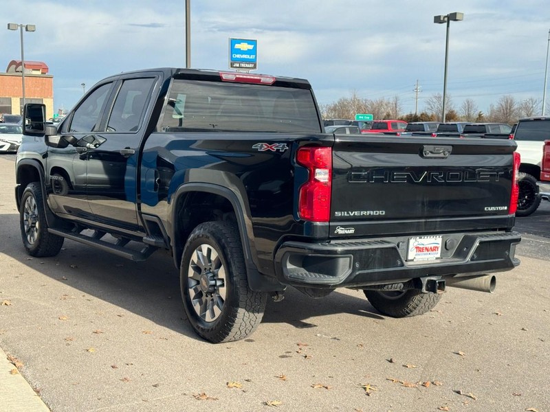 Chevrolet Silverado 2500HD Vehicle Image 06