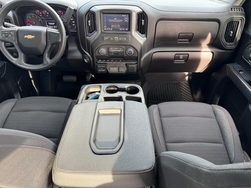 Chevrolet Silverado 2500HD Vehicle Image 11