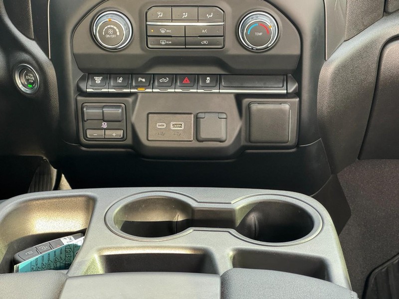 Chevrolet Silverado 2500HD Vehicle Image 14