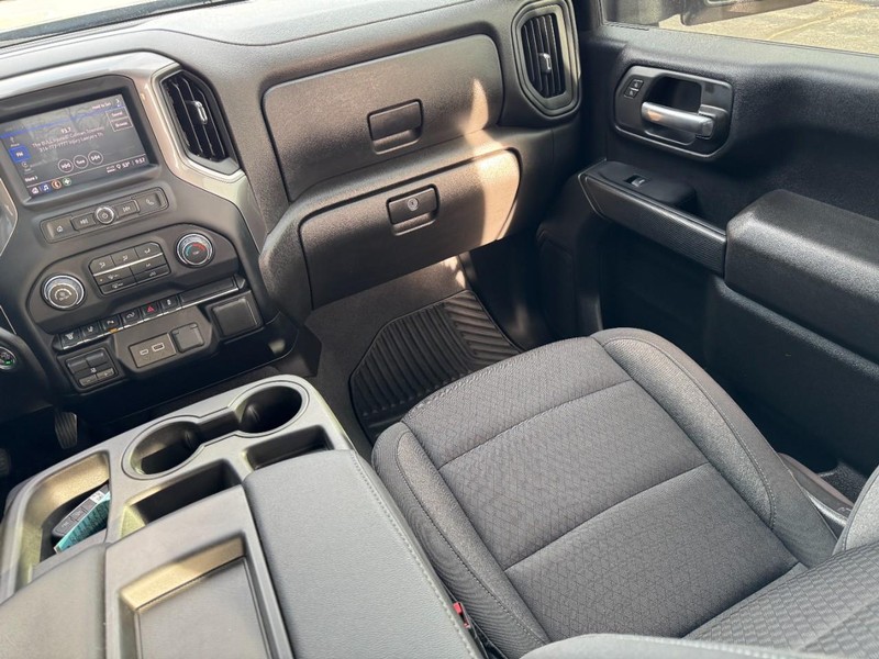 Chevrolet Silverado 2500HD Vehicle Image 15