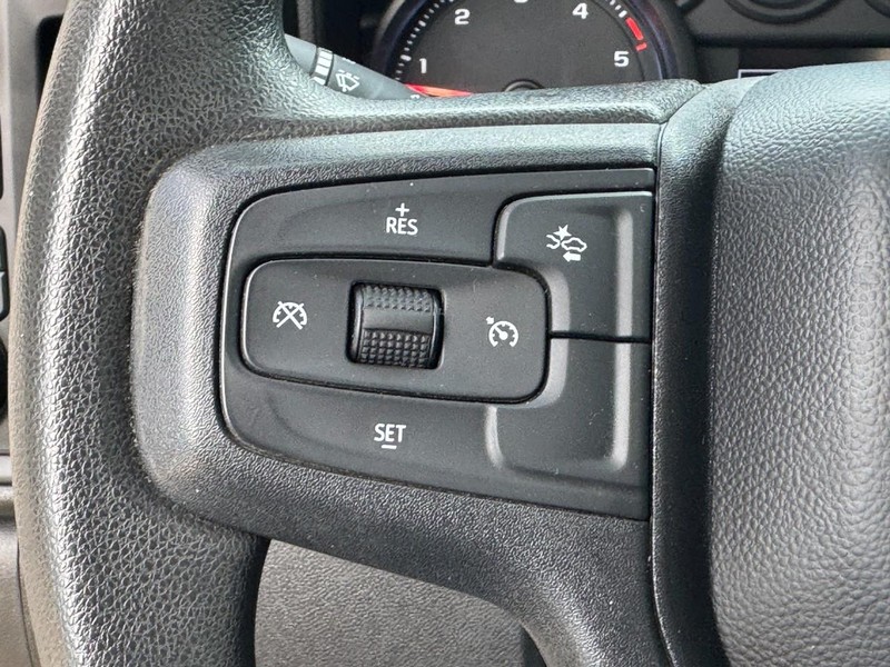 Chevrolet Silverado 2500HD Vehicle Image 18