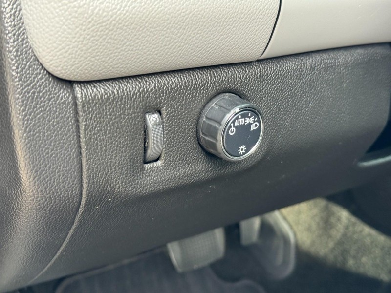 Chevrolet Colorado Vehicle Image 16