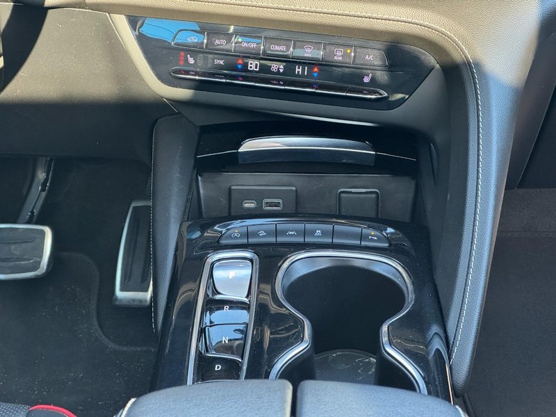 Buick Envision Vehicle Image 14