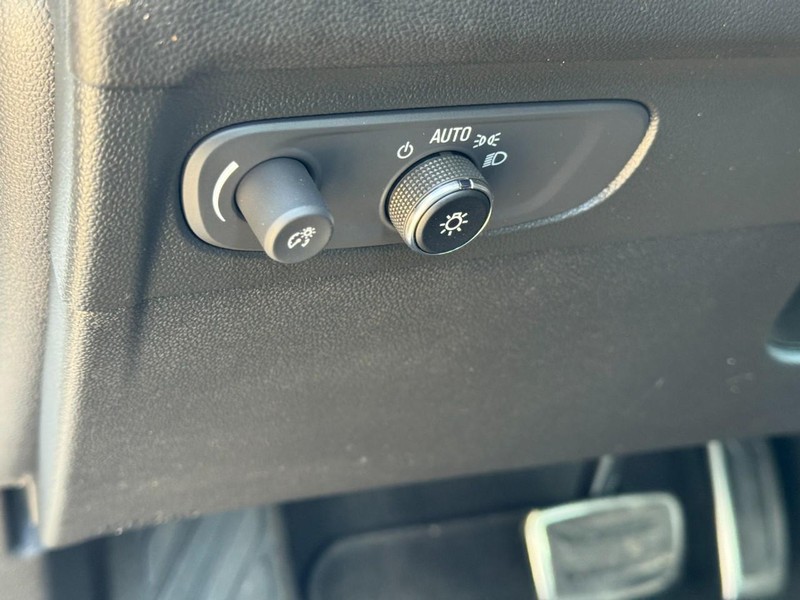 Buick Envision Vehicle Image 17