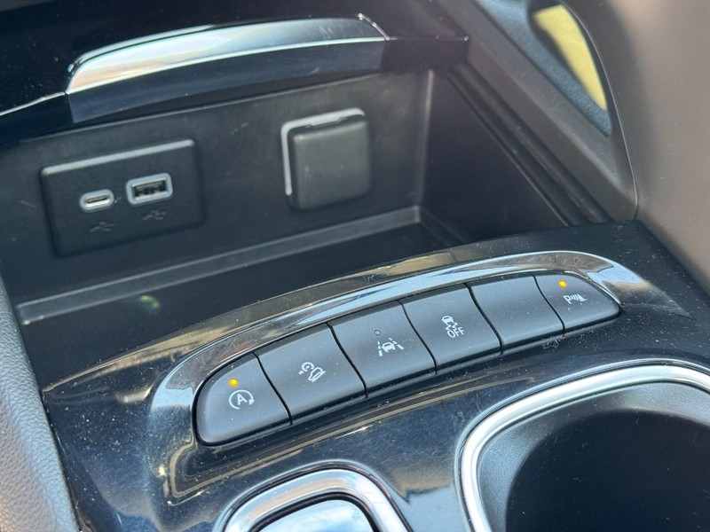 Buick Envision Vehicle Image 23