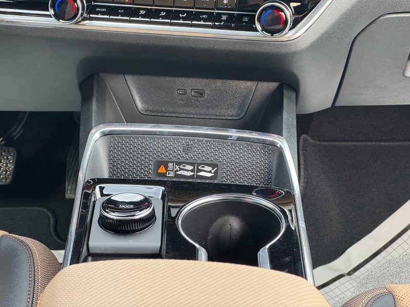 Chevrolet Equinox Vehicle Image 09