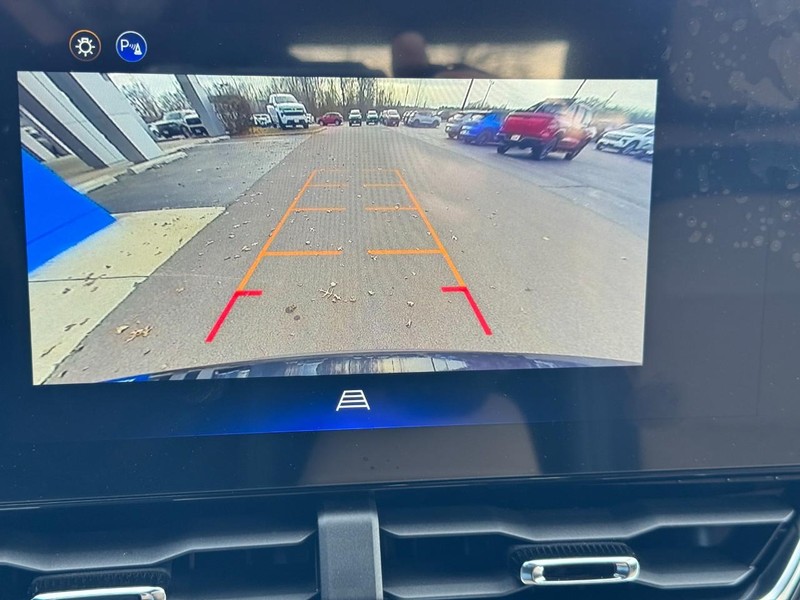 Chevrolet Equinox Vehicle Image 16