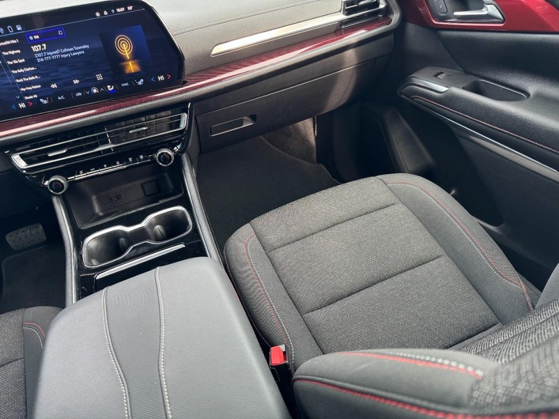 Chevrolet Traverse Vehicle Image 16