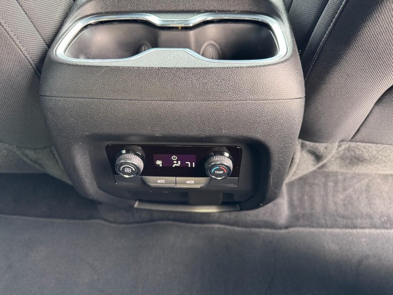 Chevrolet Traverse Vehicle Image 17