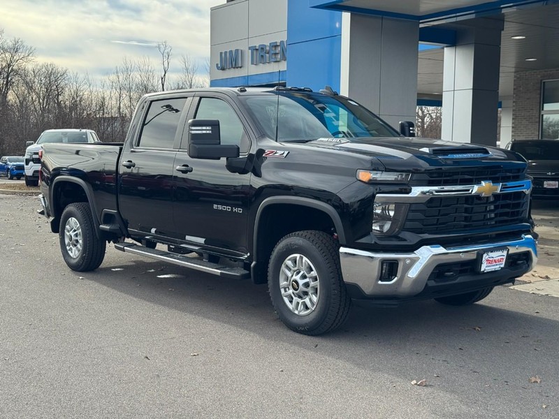 Chevrolet Silverado 2500HD Vehicle Image 02
