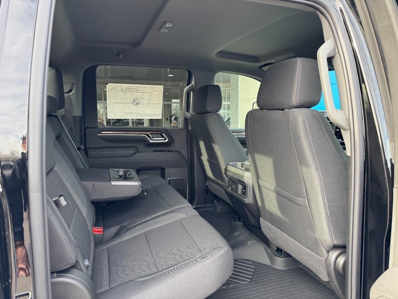 Chevrolet Silverado 2500HD Vehicle Image 05