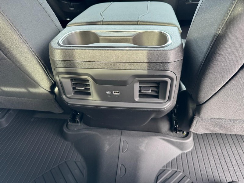 Chevrolet Silverado 2500HD Vehicle Image 10