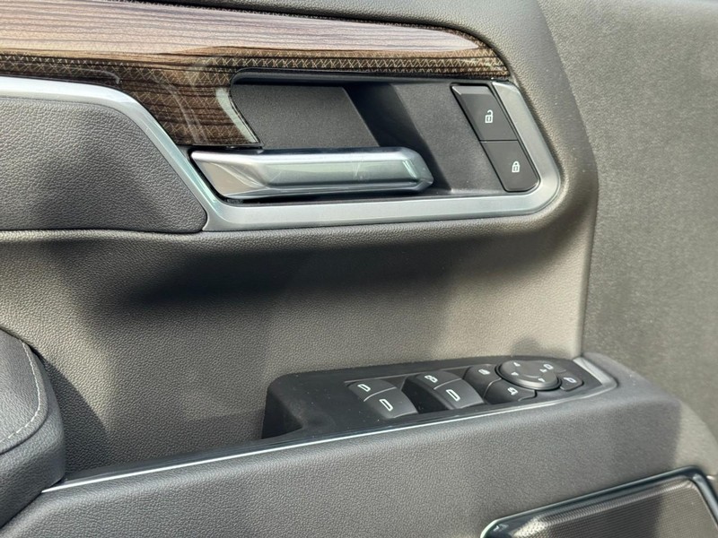 Chevrolet Silverado 2500HD Vehicle Image 11