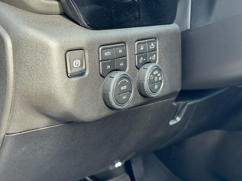 Chevrolet Silverado 2500HD Vehicle Image 12