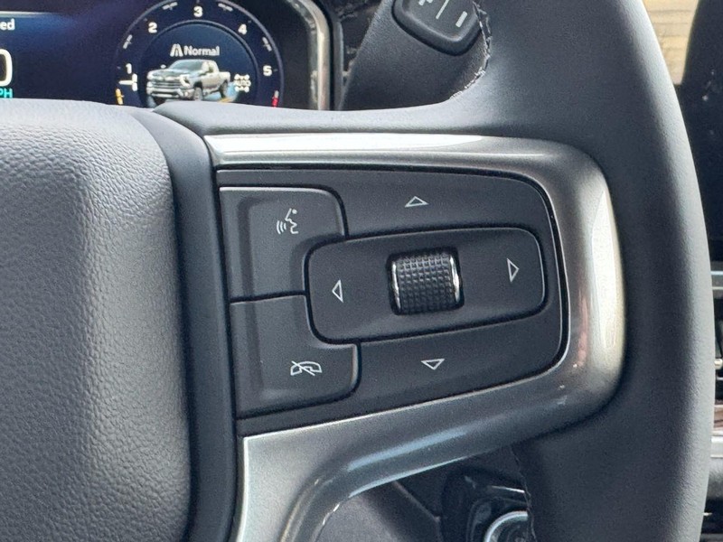 Chevrolet Silverado 2500HD Vehicle Image 15