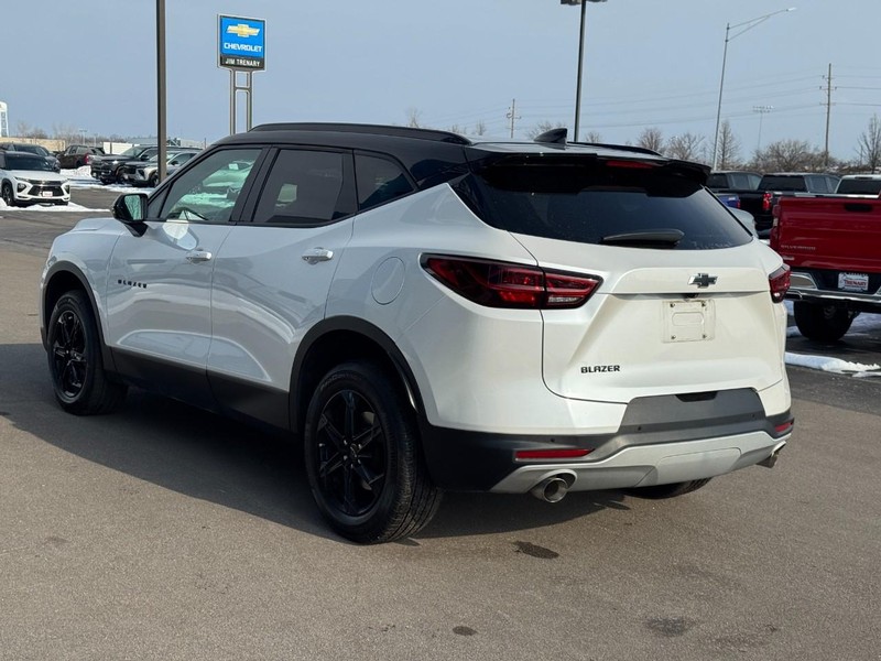 Chevrolet Blazer Vehicle Full-screen Gallery Image 06