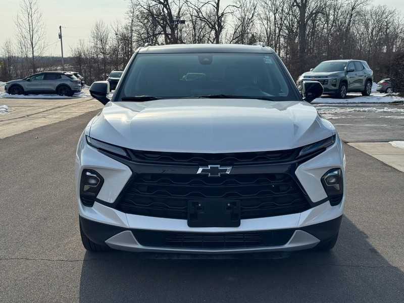 Chevrolet Blazer Vehicle Full-screen Gallery Image 09