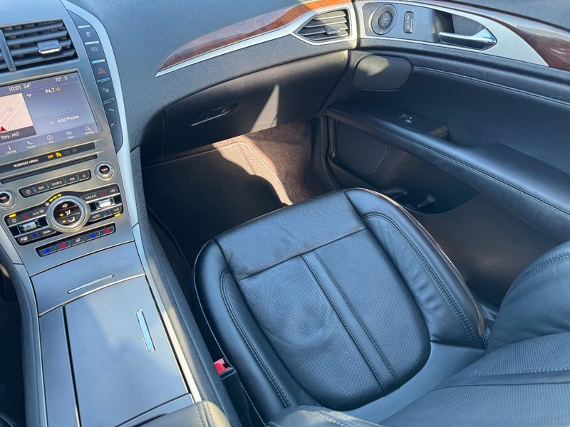 Lincoln MKZ Vehicle Image 16