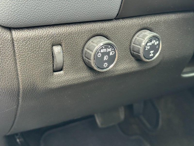 Chevrolet Colorado Vehicle Full-screen Gallery Image 16