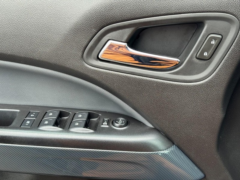 Chevrolet Colorado Vehicle Full-screen Gallery Image 22