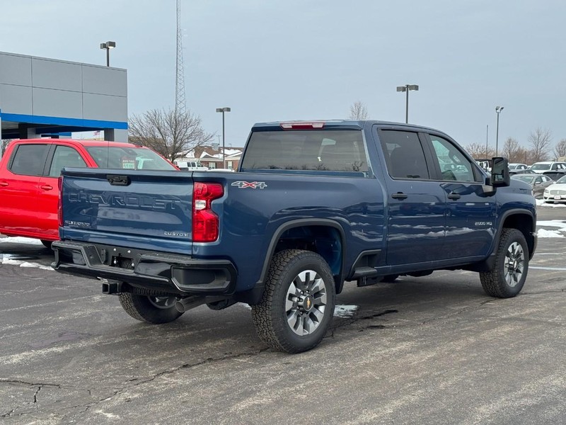 Chevrolet Silverado 2500HD Vehicle Image 03