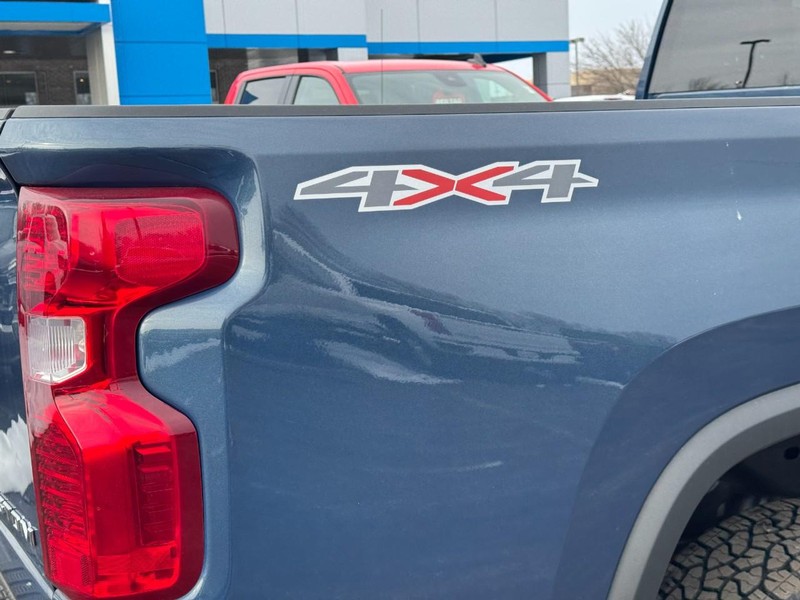 Chevrolet Silverado 2500HD Vehicle Image 04