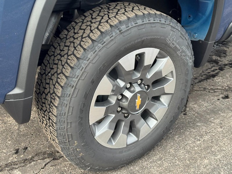 Chevrolet Silverado 2500HD Vehicle Image 05